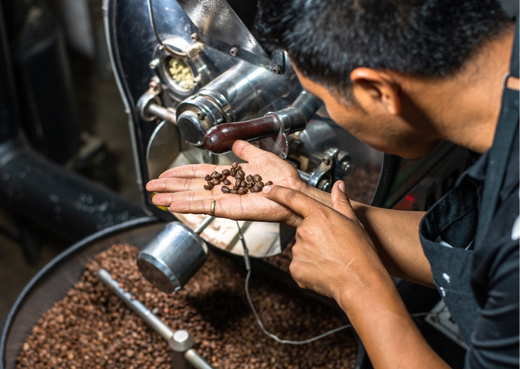 El tueste correcto proceso de tueste permite realzar las características deseadas de un cafe.
